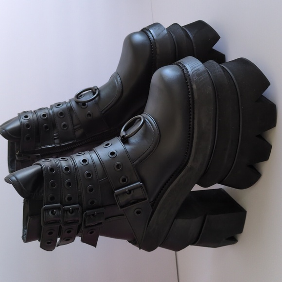 Dolls Kill Shoes - Never Sell Out Platform Boots